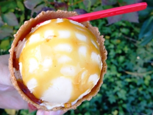 クレヨン 伊香保ファクトリー「カラメルプリンアイス」コーン